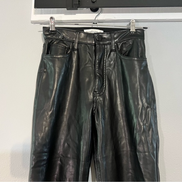 Abercrombie & Fitch The Ankle Straight Ultra High Rise Faux Leather Pants Size 0 - Picture 3 of 8